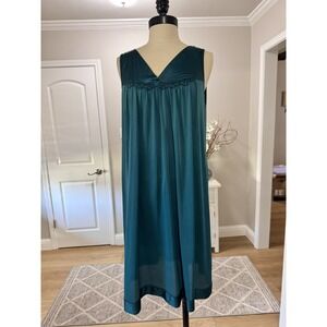 VTG Vanity Fair Nightgown Women's Sz M Nylon Emerald Green w/flaw #G‎